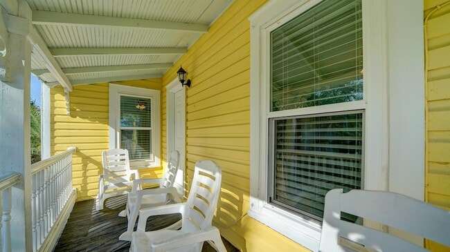 Building Photo - 14 Sanchez Ave