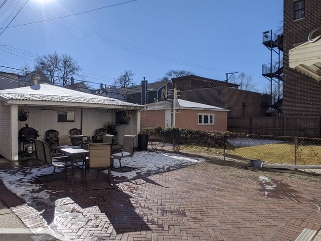 Building Photo - 1911 W Addison St