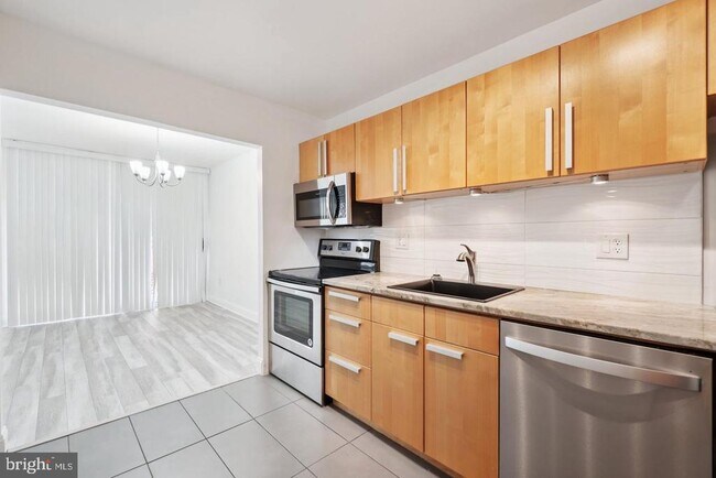 Building Photo - 2059 Huntington Ave