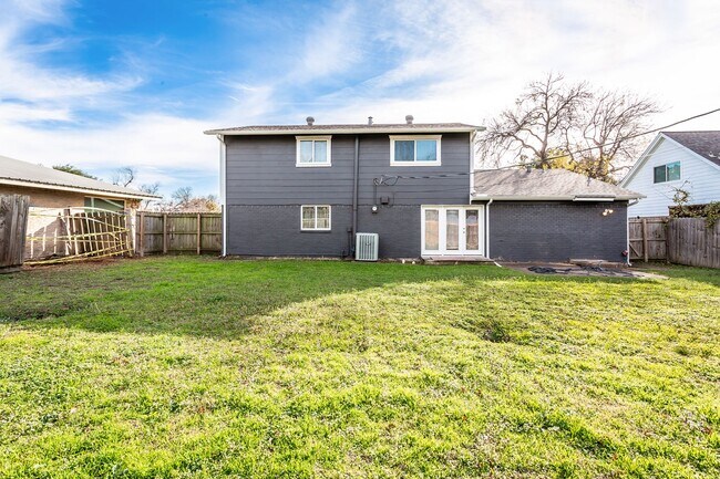 Building Photo - Updated 4-Bedroom, 2-Bath Home in RISD