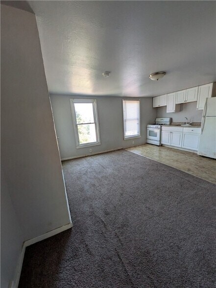 Building Photo - 447 Hays Ave