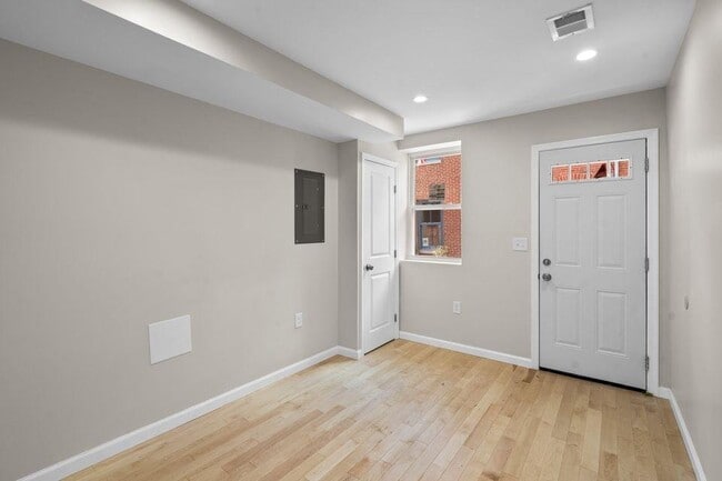 Building Photo - 707 S Bethel St