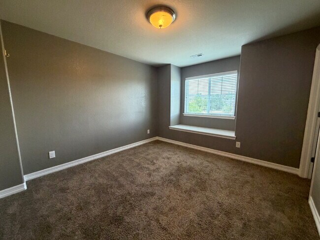 Building Photo - Luxurious 5-Bed Oasis with Scenic Views and Elegant Finishes in Blackstone Country Club, Includes...
