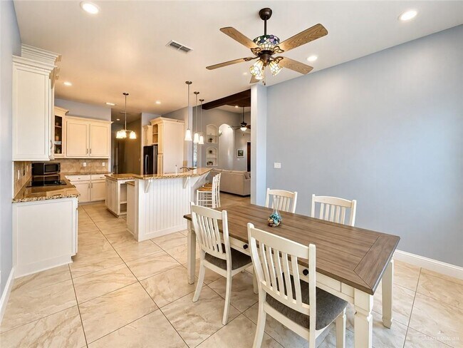 Building Photo - 3072 Resaca Vista Dr