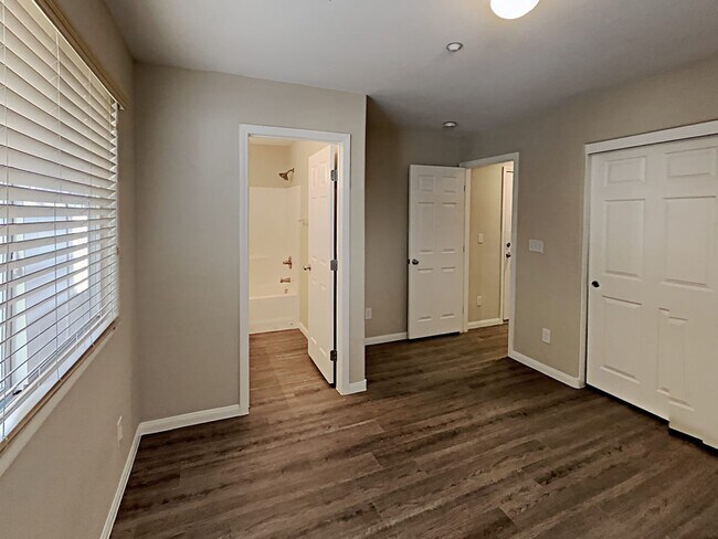 Building Photo - 8920 Paula Jean Ave