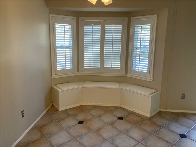 Building Photo - 9250 Rockhurst Dr