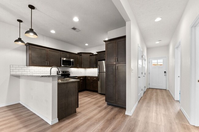 Building Photo - NEW LUXURY 2 BED 2 BATH 1 CAR GARAGE DUPLEX