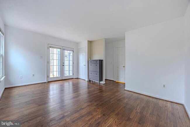 Building Photo - 8200 Maple Ridge Ave