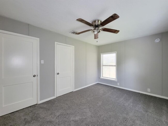 Building Photo - 111 Wisteria St