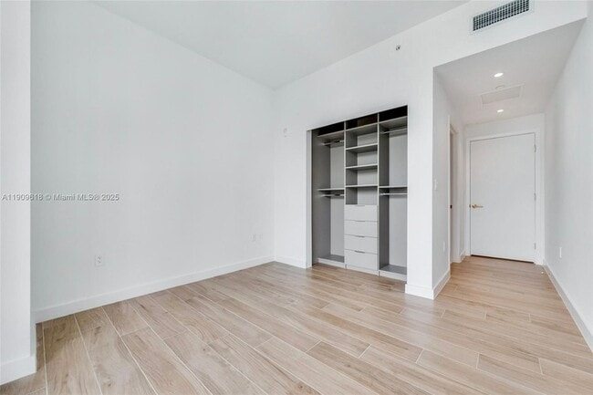 Building Photo - 2678 Tigertail Ave