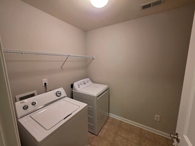 Building Photo - Charming 4 Bed • 2½ Bath Home in The Farm ...