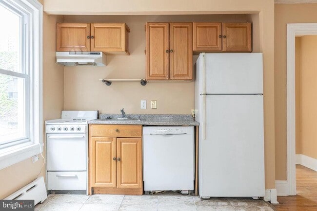 Building Photo - 2032 Chestnut St