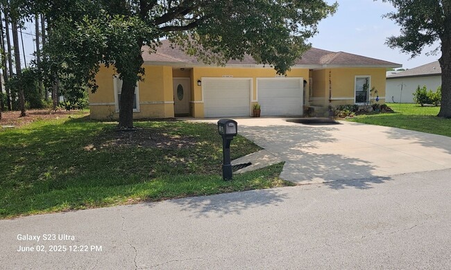 Primary Photo - Fully Remodeled 3 Bedroom, 2 Bath Duplex w...
