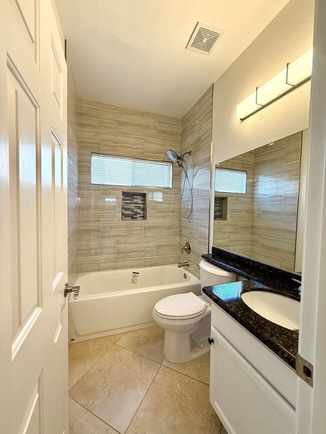 Building Photo - 3 Bedroom Home off of S Eastern and Sunrid...