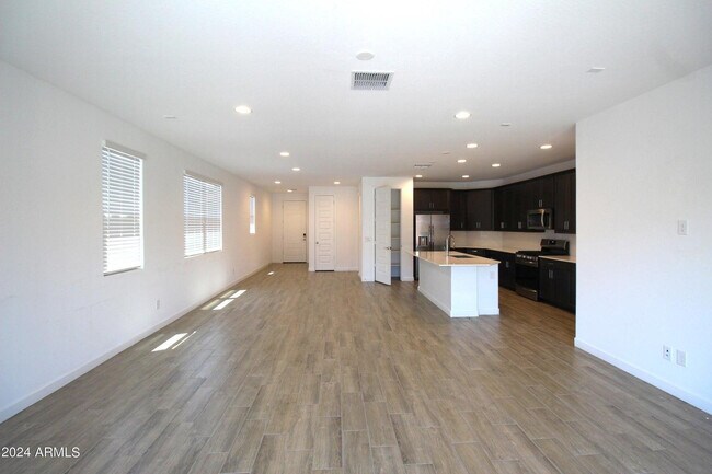 Building Photo - 1649 W la Mirada Dr