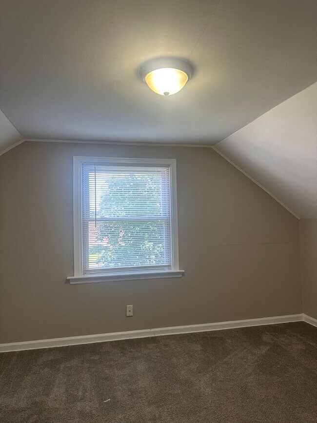 Building Photo - 4 Bedroom 3 Full Bathroom Home for Rent in...