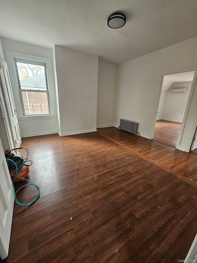 Building Photo - 3141 Kingsbridge Terrace