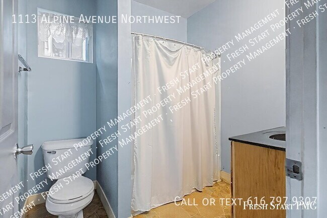 Building Photo - 1113 Alpine Ave NW