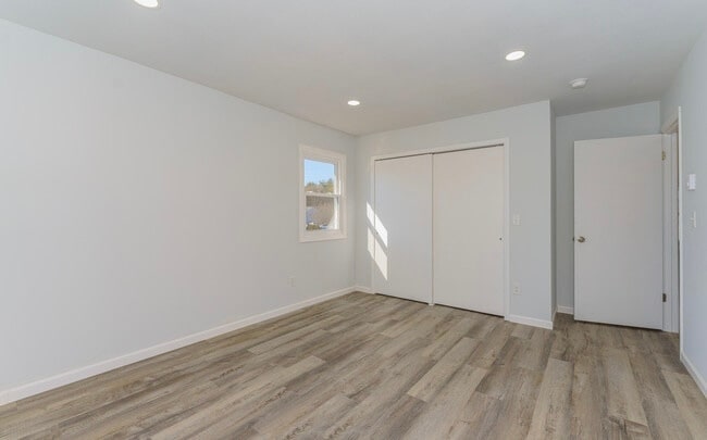 Building Photo - 128 Rockefeller Rd