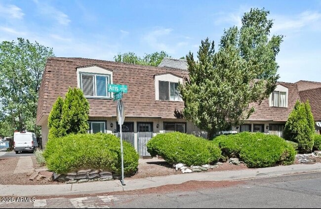 Primary Photo - 2905 N Aris St