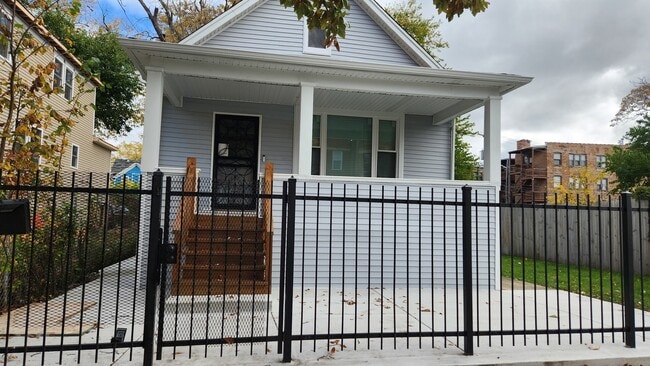 Primary Photo - 619 N Parkside Ave