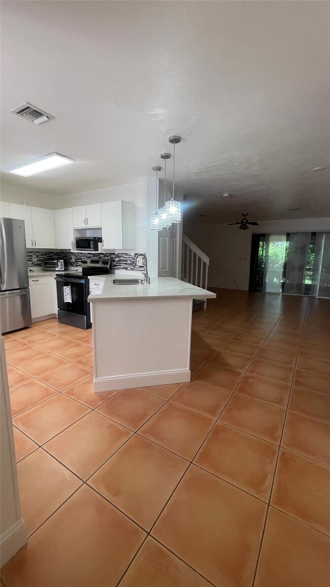 Building Photo - 1432 Ave