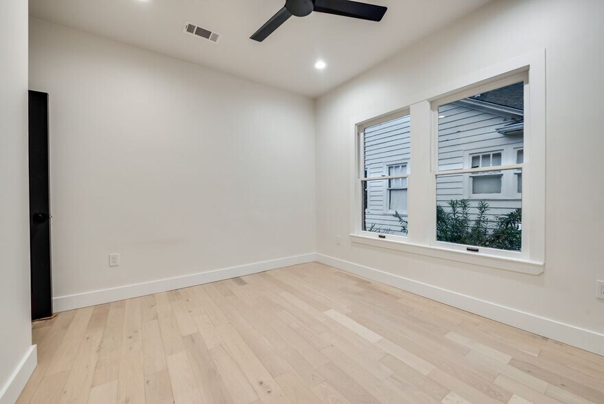 Building Photo - 5406 Vanderbilt Ave