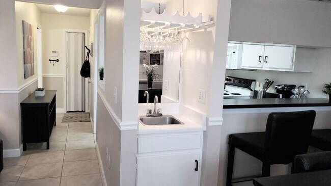 Building Photo - Beautiful  Furnished 1/1 condo x Rent  in Winter Park Next to Full Sail University !
