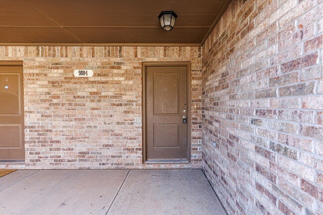 Building Photo - Beautiful, Spacious Duplex in South Lubbock