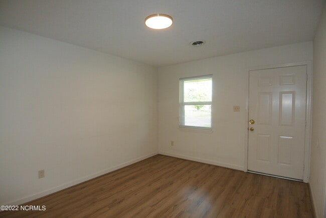 Building Photo - 1305 Stallings Pkwy