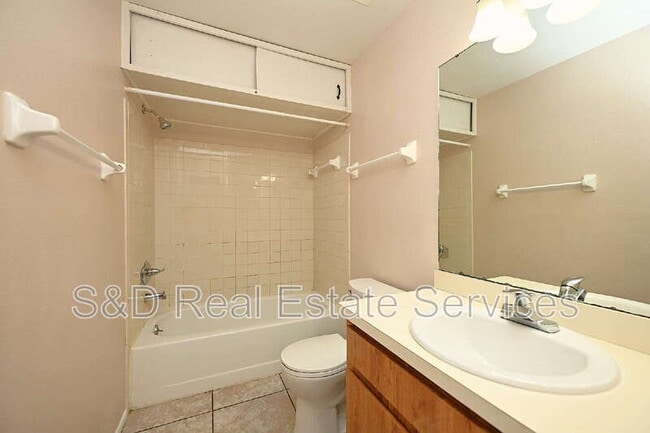 Building Photo - 1018 Sunshine Way SW