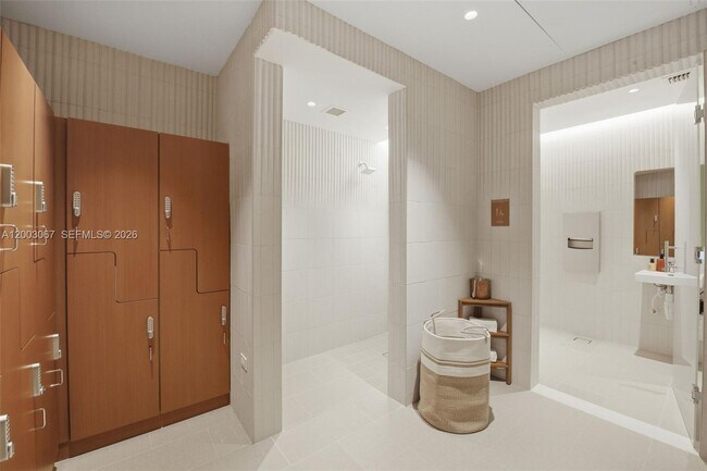 Building Photo - 175 SE 25th Rd