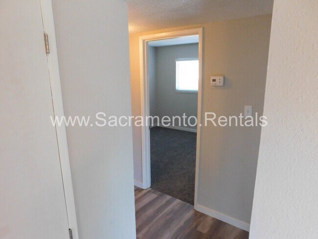 Building Photo - 2 br, 1 bath House - 1497 Janrick Ave