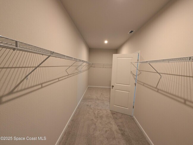 Building Photo - 2484 Landing Dr