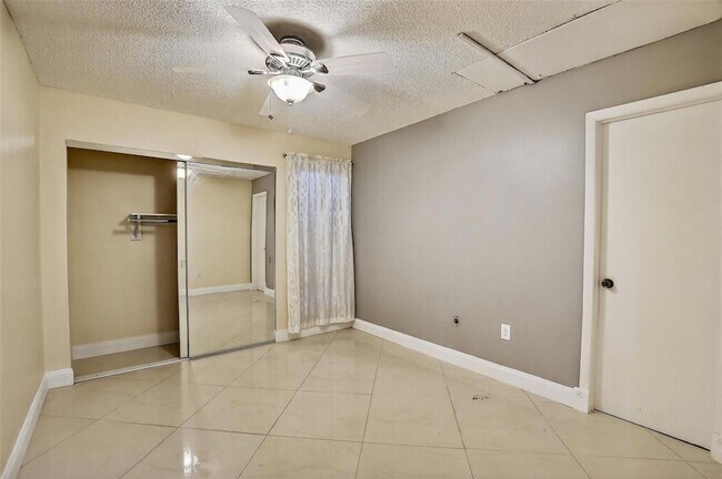 Building Photo - 9430 SW 49th St