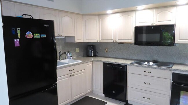 Building Photo - 2402 Ecuadorian Way