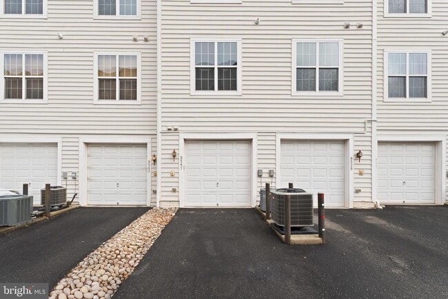 Building Photo - 9541 Center St