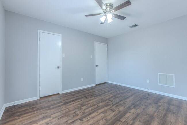 Building Photo - 6824 Edmond Ave