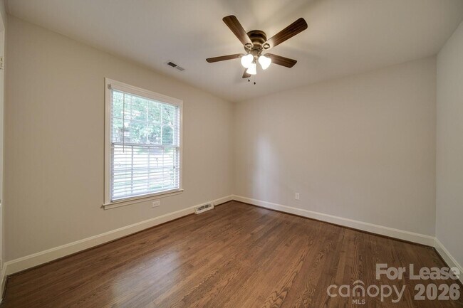 Building Photo - 6700 Castlegate Dr