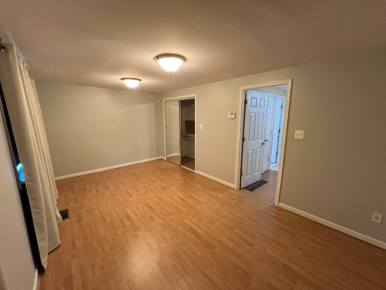 Building Photo - 643 47th St