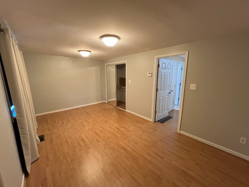 Building Photo - 643 47th St