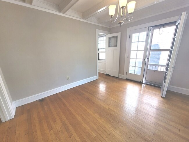 Building Photo - 2541 N Lake Dr