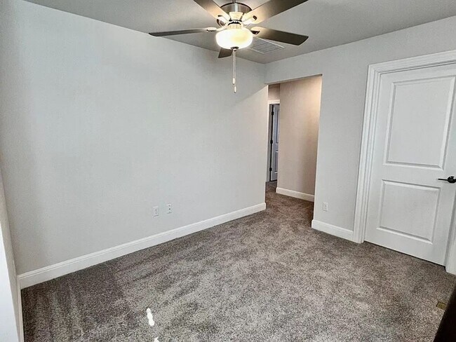 Building Photo - Open Concept Family Dream Home!