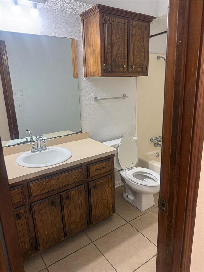 Building Photo - 1309 Summerton Pl