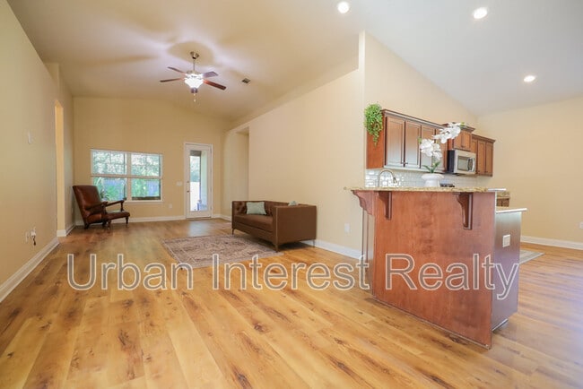 Building Photo - 96 Benton Blvd