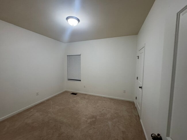 Building Photo - 1052 Spacious Skies Ln