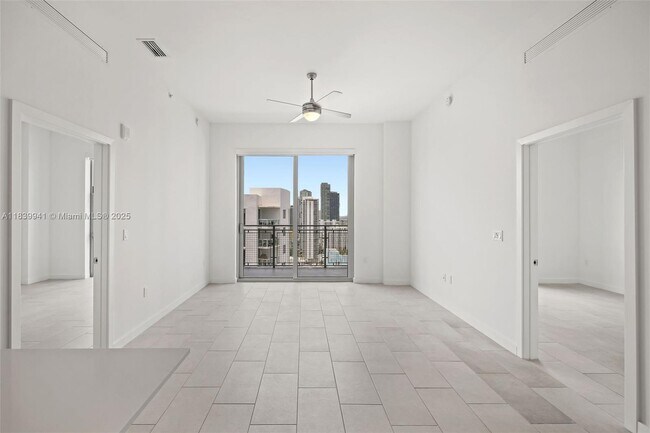 Building Photo - 2150 N Bayshore Dr