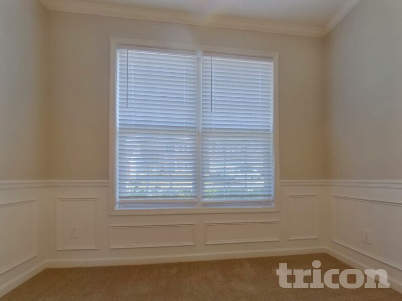 Building Photo - 121 Omega Ct