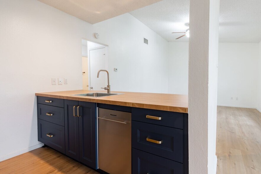 Building Photo - 706 Ramble Ln