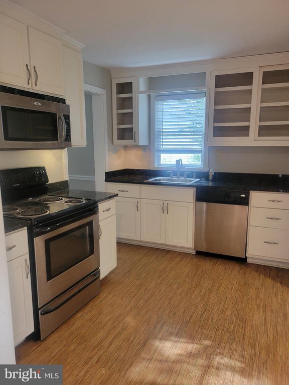 Building Photo - 905 Evergreen Ave